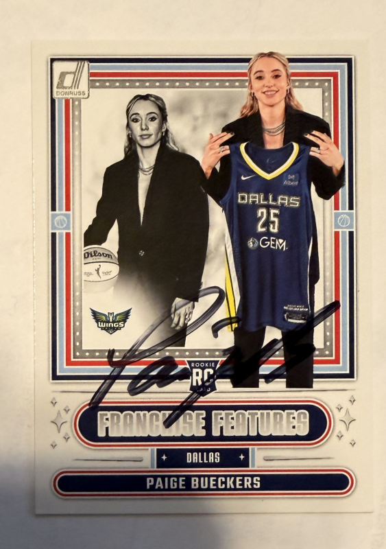 Paige Bueckers Autographed Card