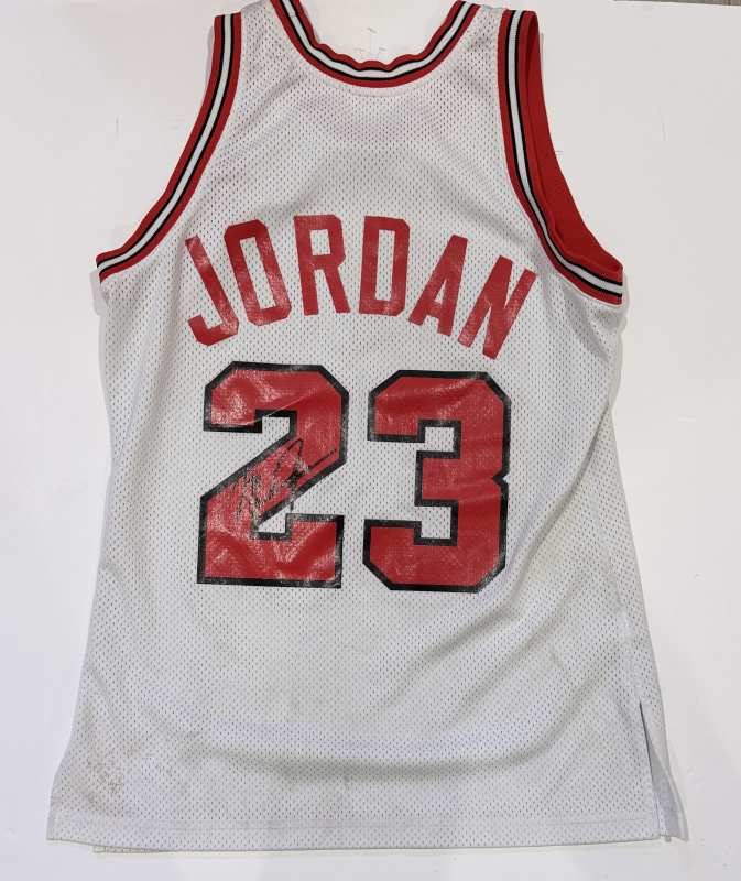 RARE Michael Jordan Autographed Vintage Bulls Jersey