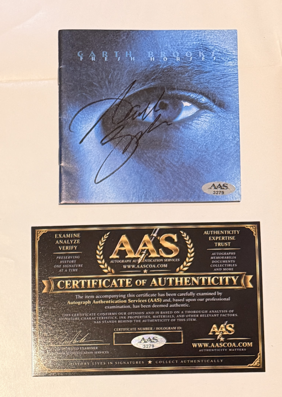 Garth Brooks Autographed CARD